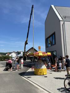 Snaketree und Karussell des Förderkreises bei der Einweihung des Gemeindezentrums in Heidelsheim